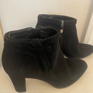 Bandolino Black Ankle Boots with Bow